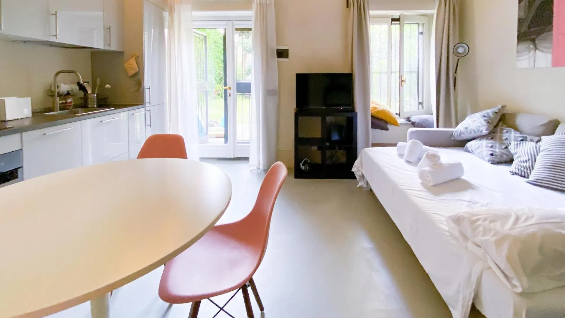 Brenta Place Milano 0*,
